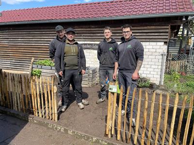 18.04.2024 - Christopher Becker und Team bringen Kräutergarten, Wildblumenwiese und viel Regen zum Anwachsen mit nach Horbach